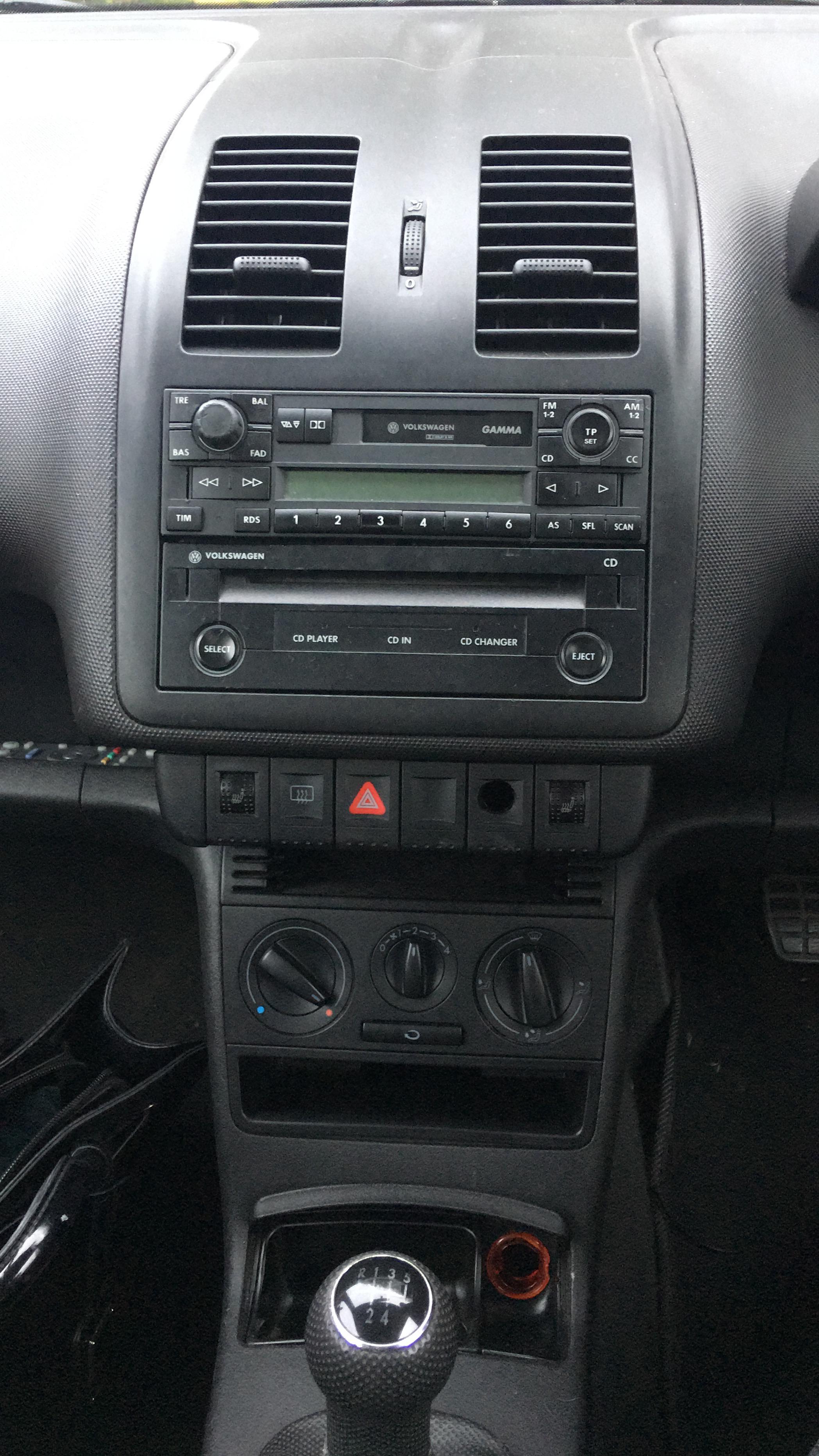 Can I have cup holders please? Volkswagen Lupo Club Lupo